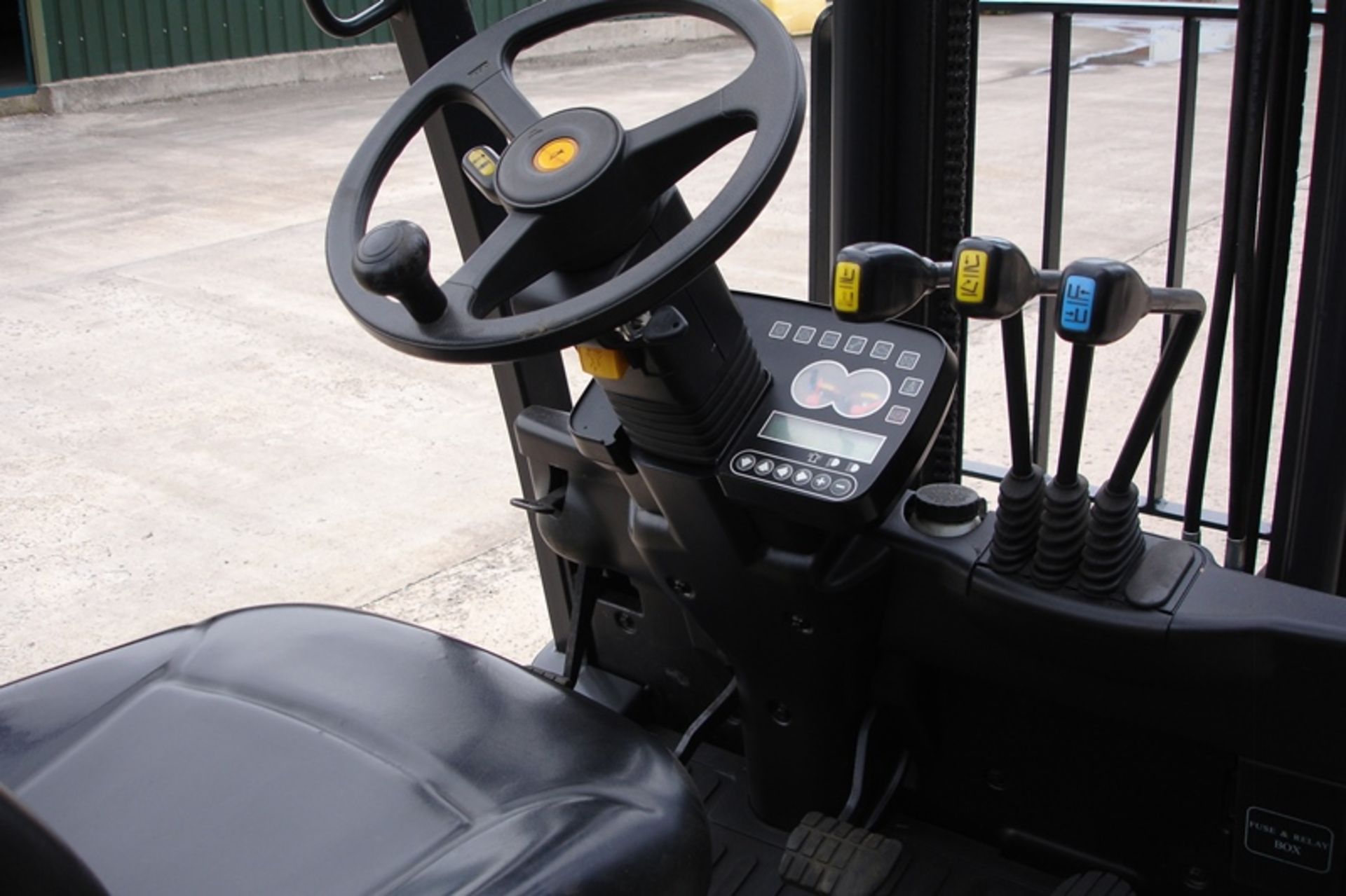 Clark 1.5 Ton Forklift (2014) - Image 6 of 8