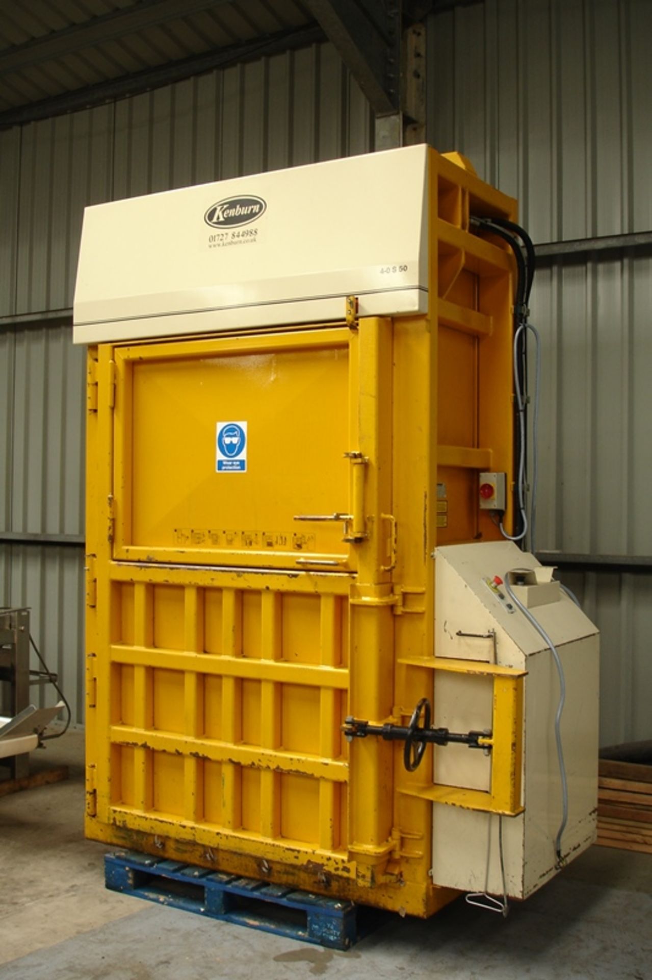 Bramidan Mill Size Hydraulic Baler - Image 2 of 4