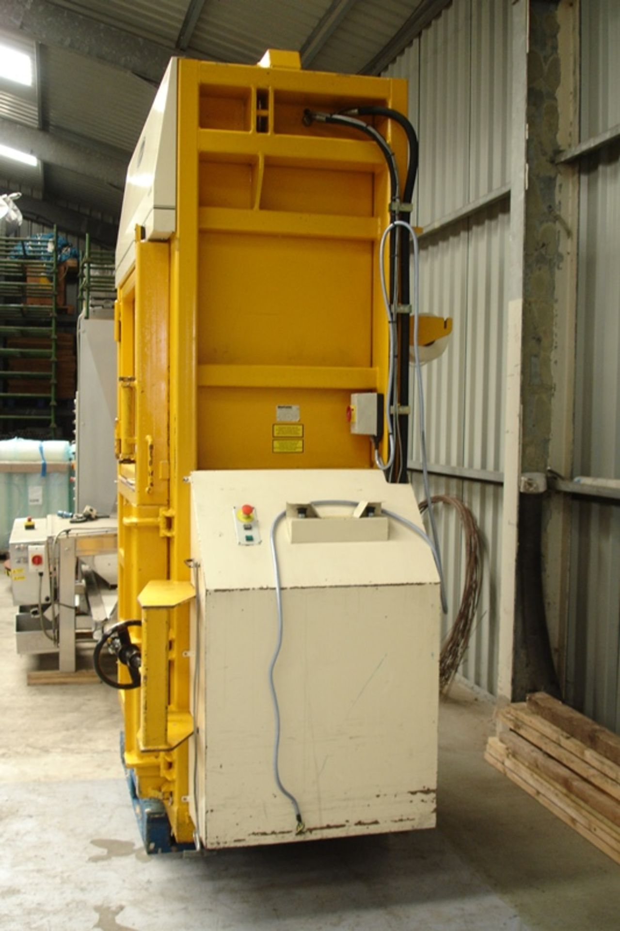 Bramidan Mill Size Hydraulic Baler - Image 4 of 4