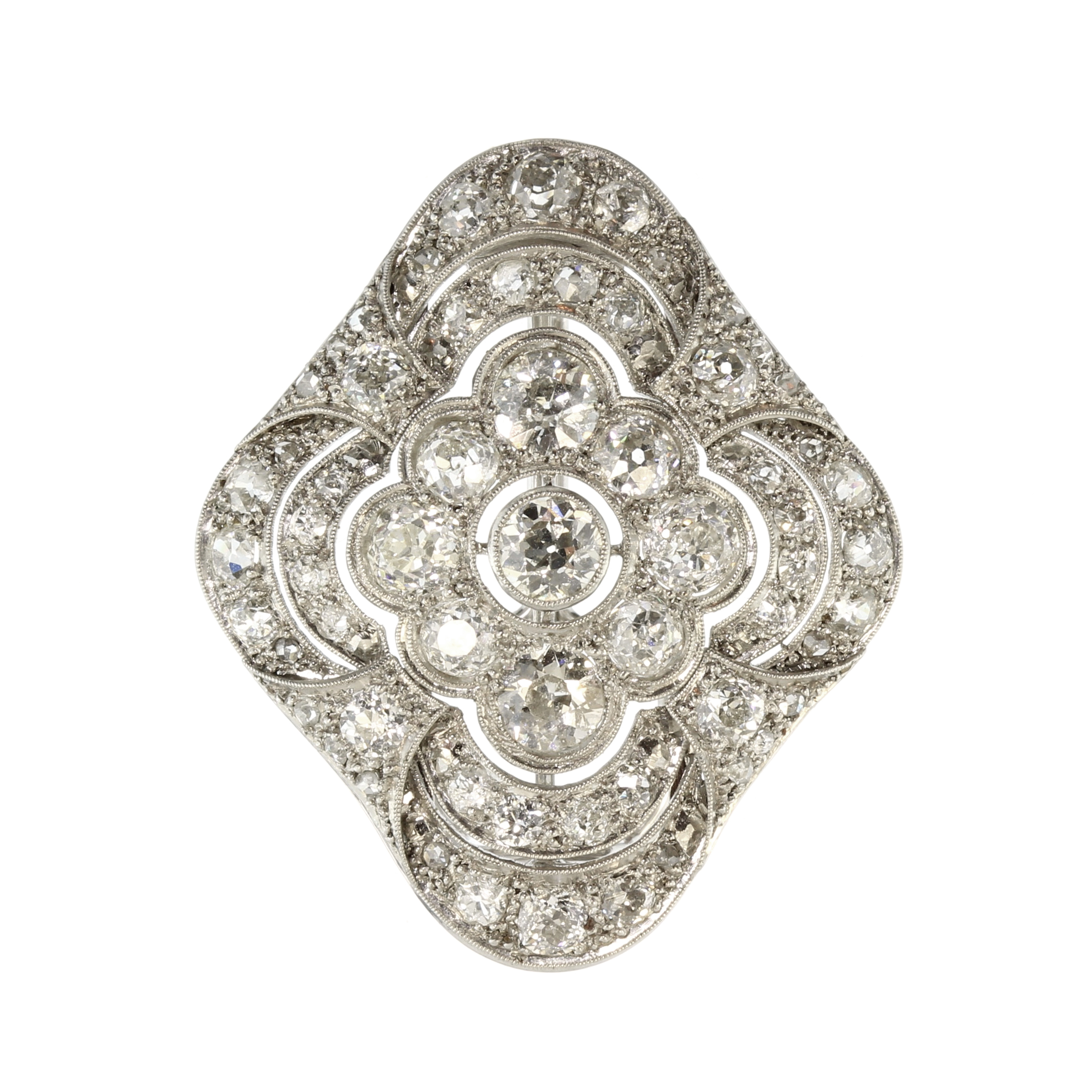 An antique Art Deco diamond scarf clip in 18ct white gold set with a central old round cut diamond