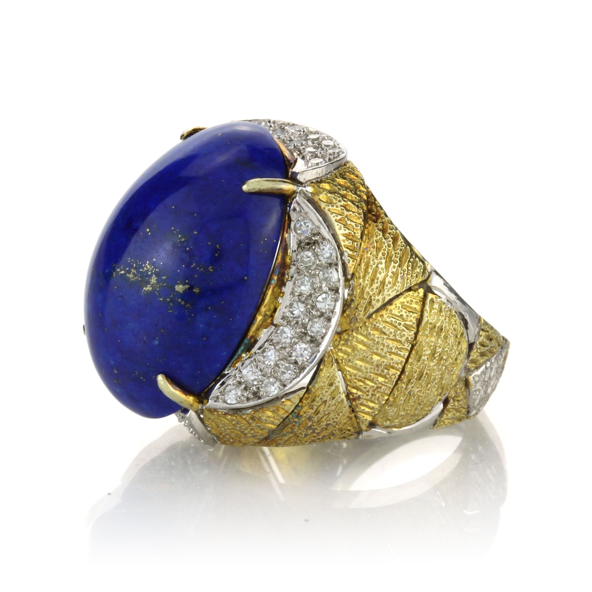 A vintage lapis lazuli and diamond ring and clip earrings parure in 14ct yellow gold each piece - Bild 3 aus 3