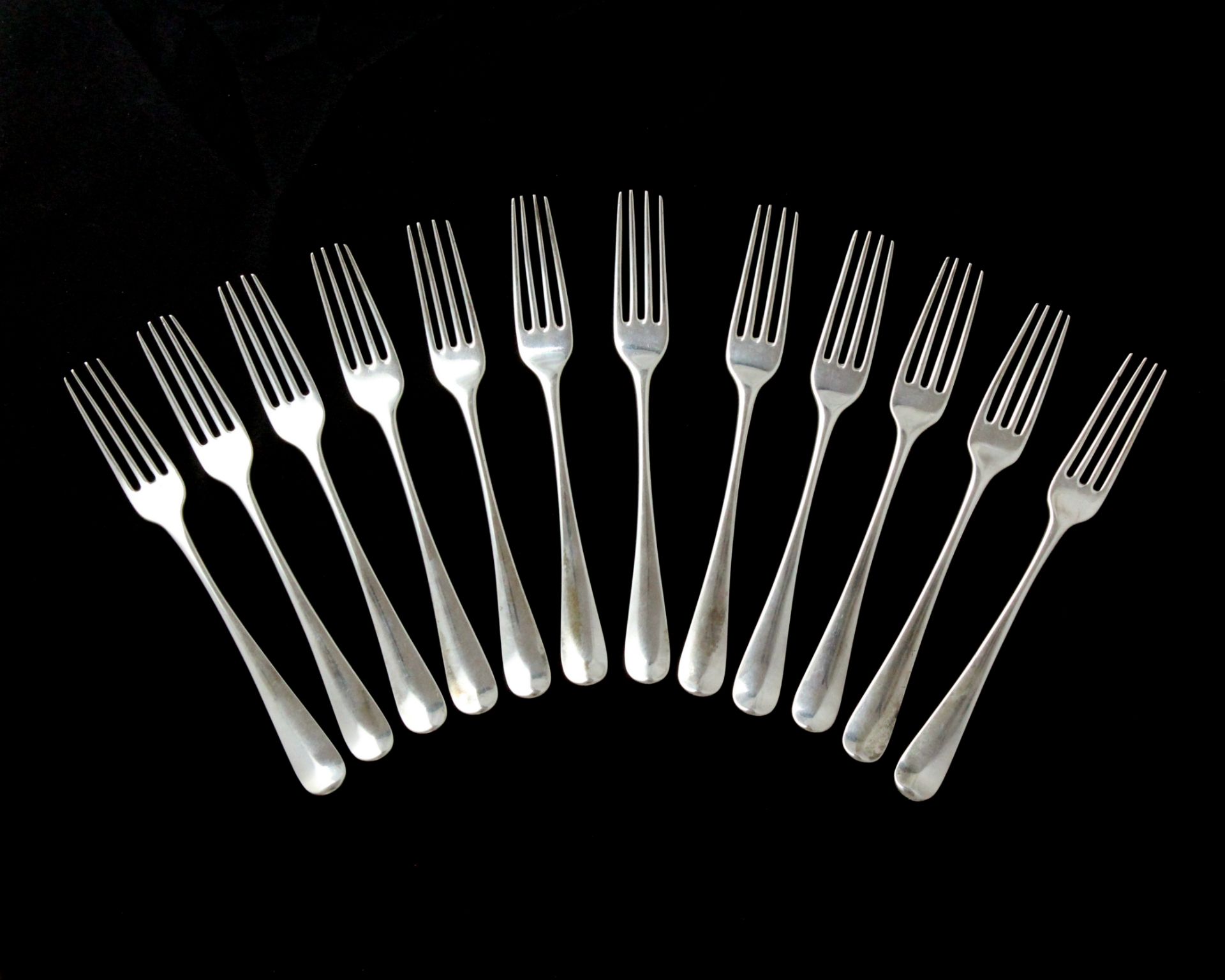 A set of twelve antique George III Sterling silver dinner forks by Thomas Chawner, London 1774-76 in