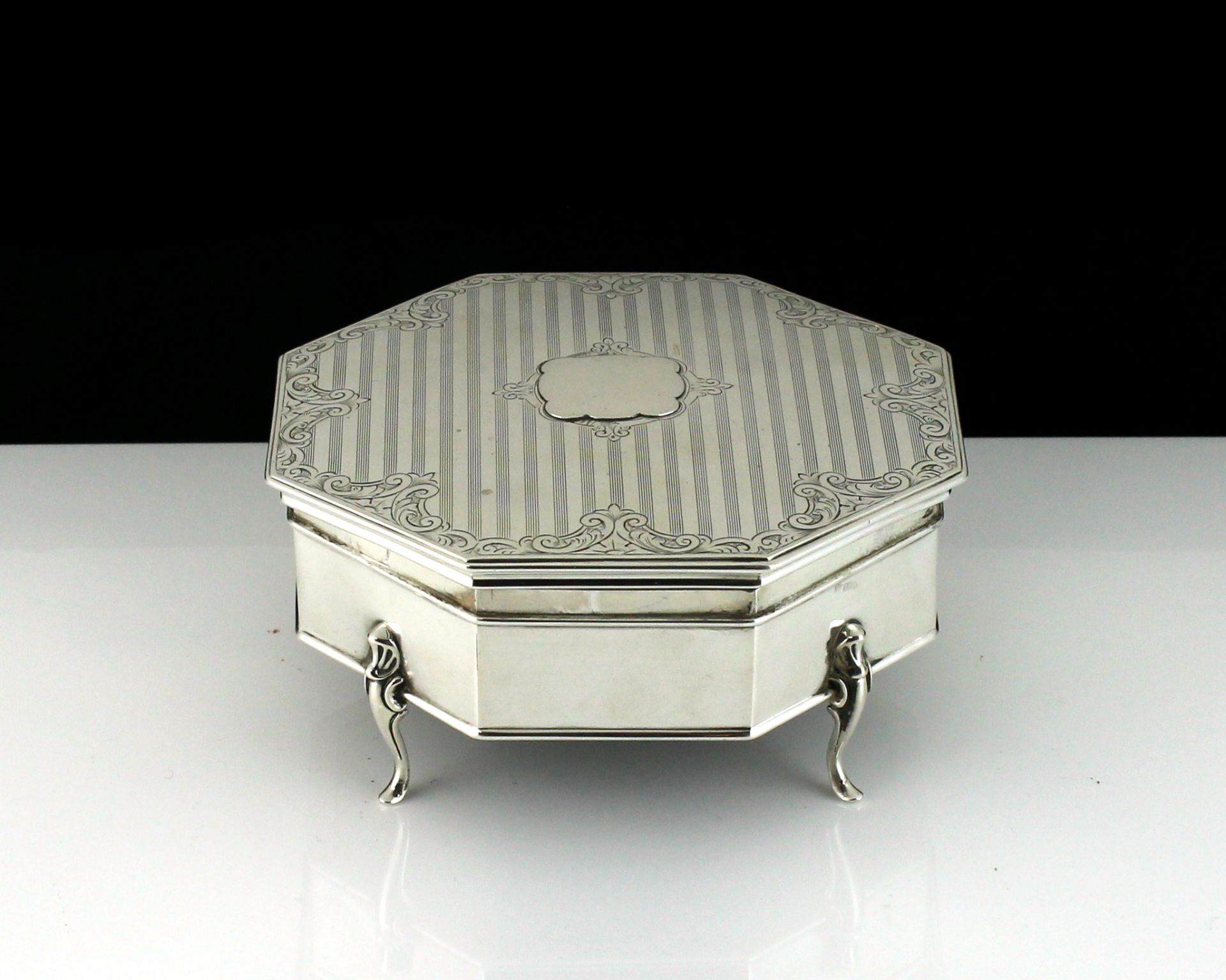 An antique George V Sterling Silver jewellery box by Henry Matthews, Birmingham 1912 of octagonal