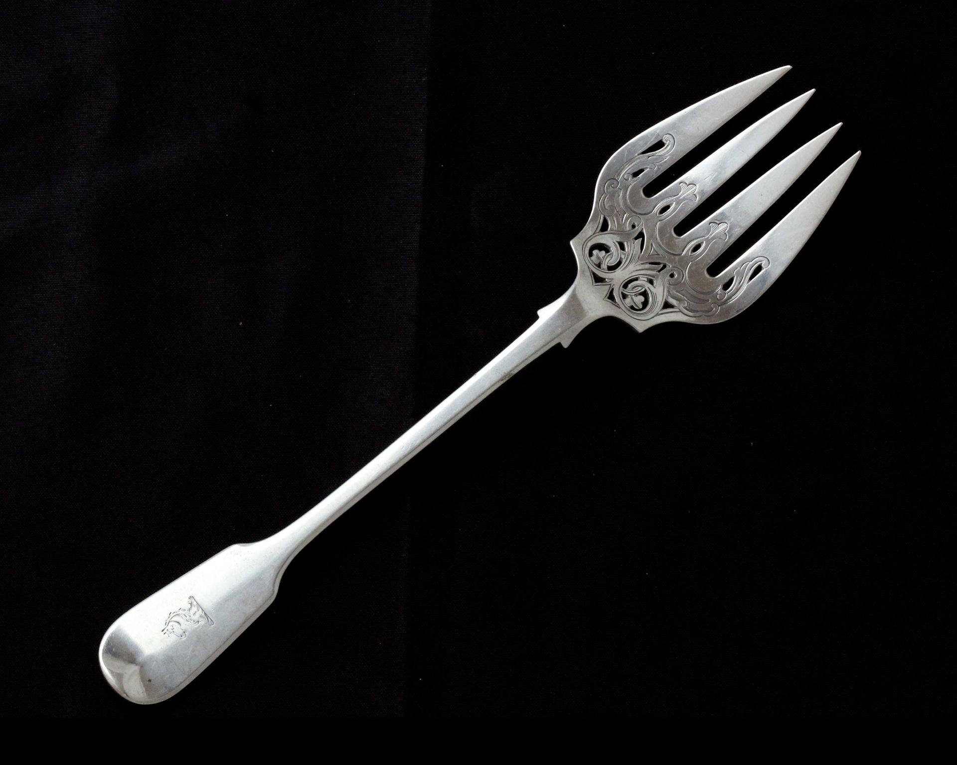 An antique Victorian Sterling Silver meat fork by Francis Higgins II, London 1857 in fiddle pattern.