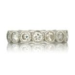 A DIAMOND ETERNITY RING, EARLY 20TH CENTURY designed as a single row of fifteen old round cut