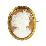 AN ANTIQUE CARVED CAMEO BROOCH set with a carved oval cameo depicting the bust of a lady in profile,