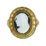 AN ANTIQUE CARVED ONYX CAMEO RING set with an oval carved onyx cameo depicting a gentleman in