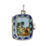 AN ANTIQUE ENAMELLED MOSES BASKET CHARM / PENDANT in silver, designed as a moses basket the front