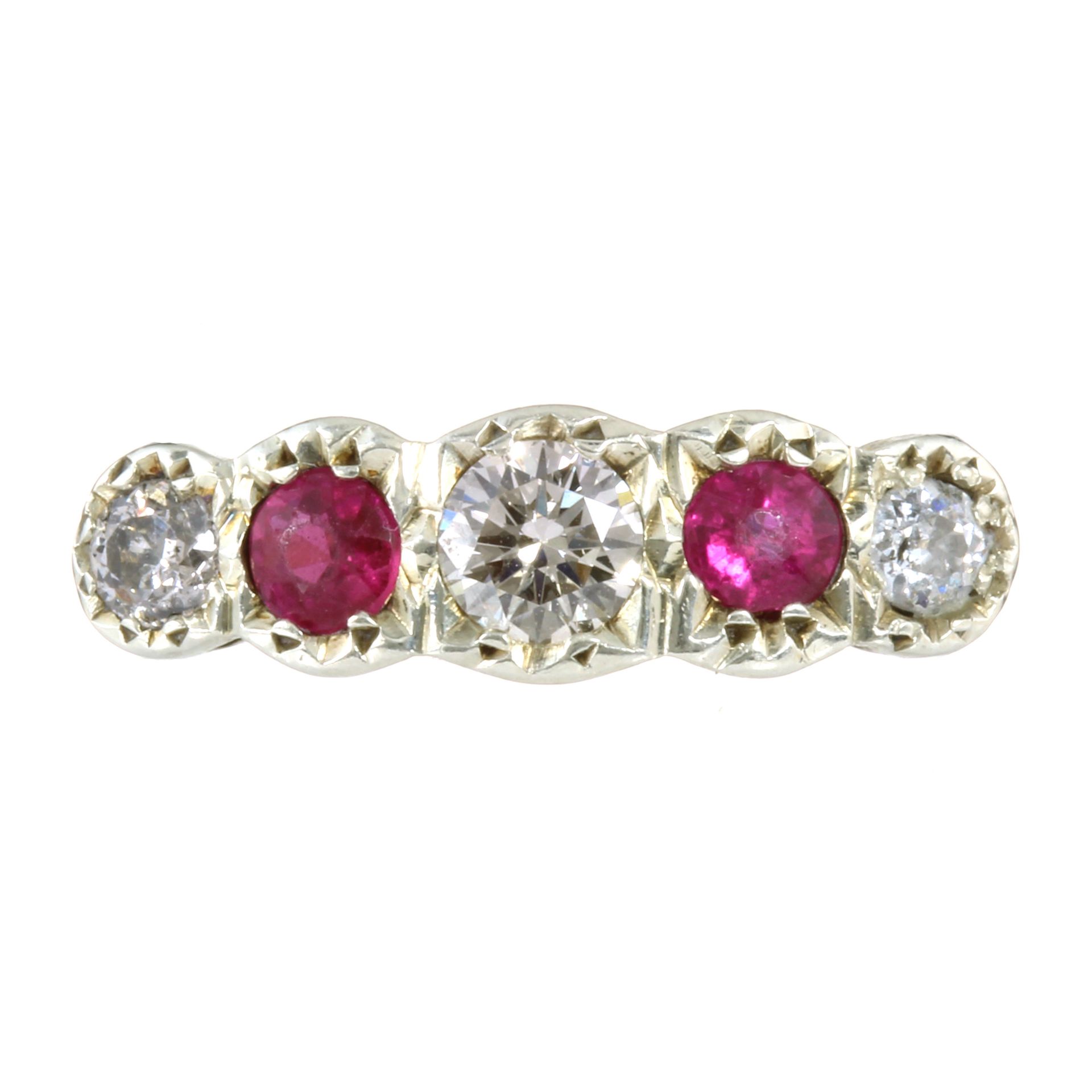 AN DIAMOND AND RUBY FIVE STONE RING in yellow gold set with five alternating, graduated round cut