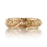 AN ANTIQUE CHINESE DRAGON BANGLE in high carat yellow gold featuring pierced, high relief dragon