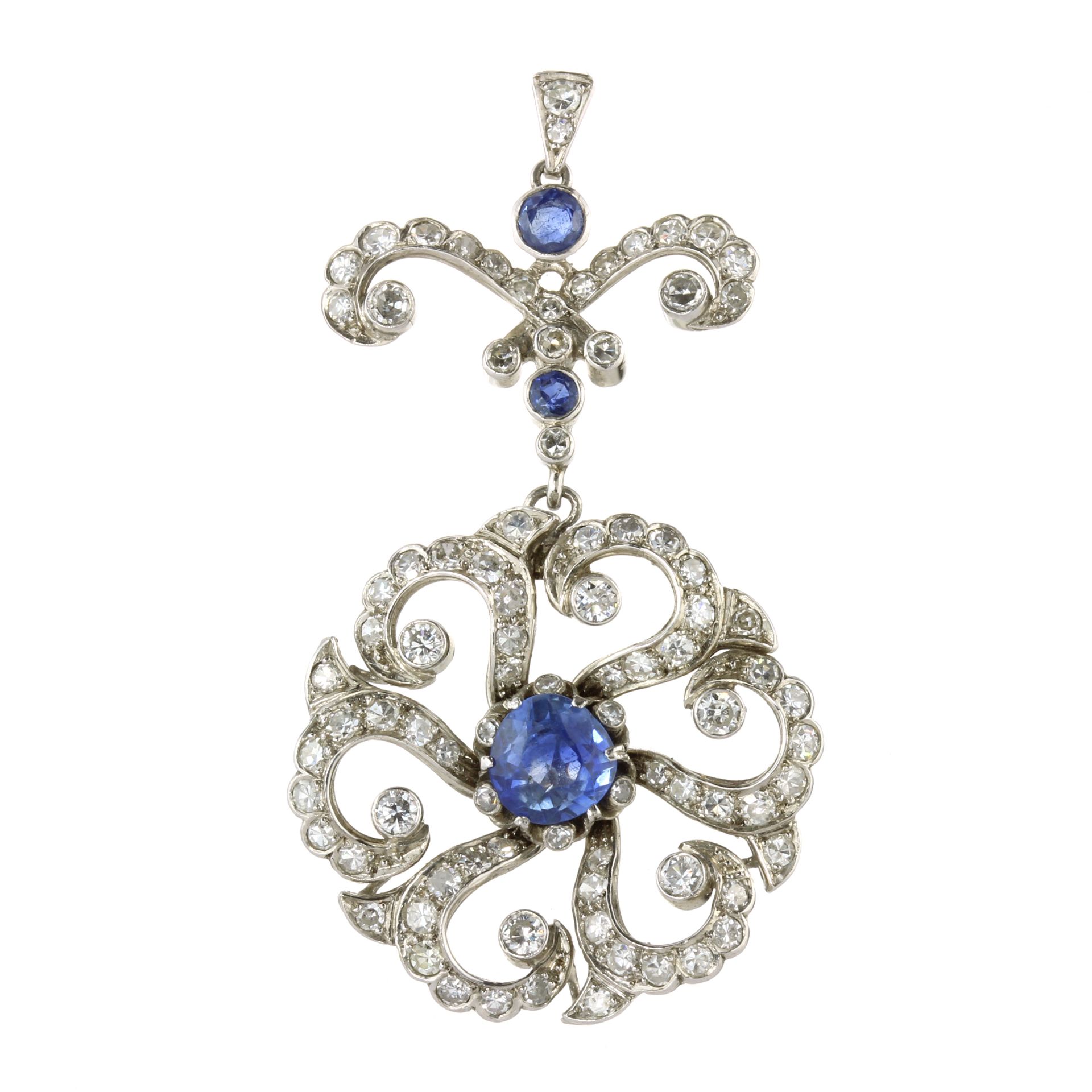 AN ANTIQUE CEYLON NO HEAT BLUE SAPPHIRE AND DIAMOND PENDANT in white gold or platinum, set with a