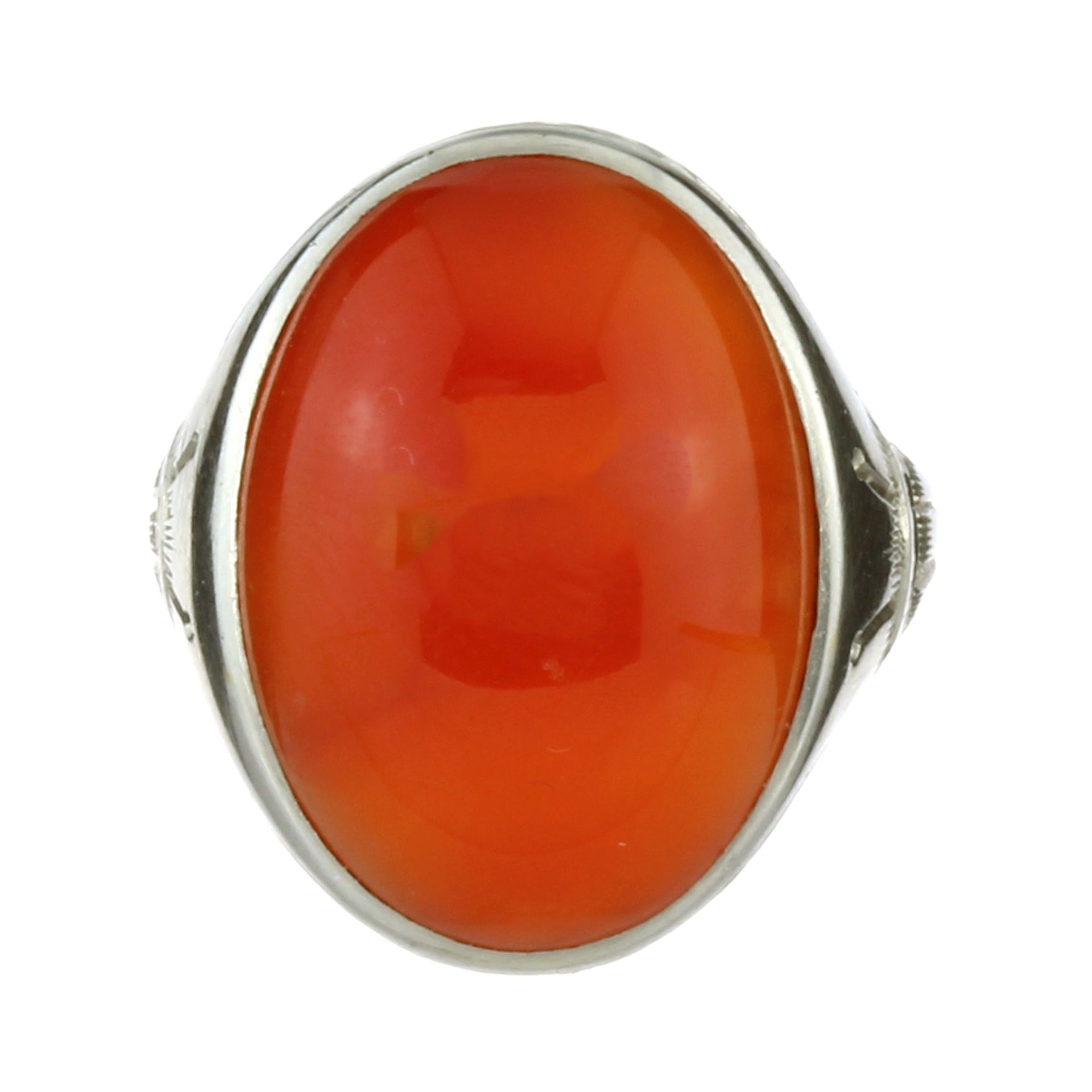 AN ANTIQUE CARNELIAN RING in 18ct white gold set with a large oval carnelian cabochon of 9.55 carats