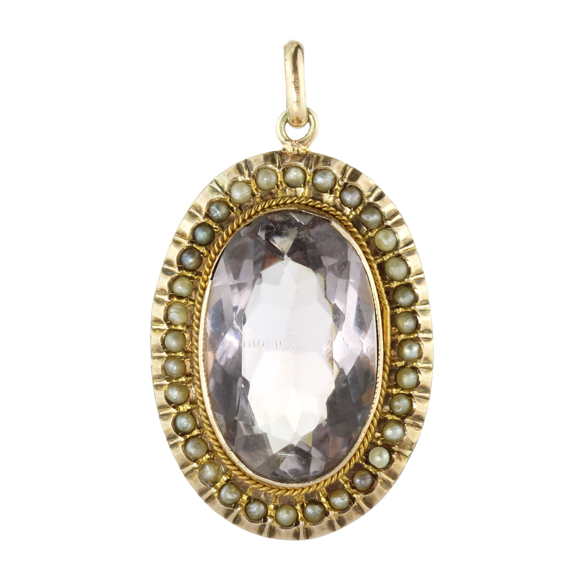 AN ANTIQUE AMETHYST AND PEARL PENDANT in yellow gold, set with a central oval cut amethyst of 10.