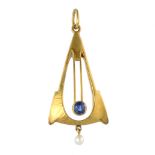 AN ANTIQUE ART NOUVEAU SAPPHIRE AND PEARL PENDANT in 14ct yellow gold set with a central cushion cut