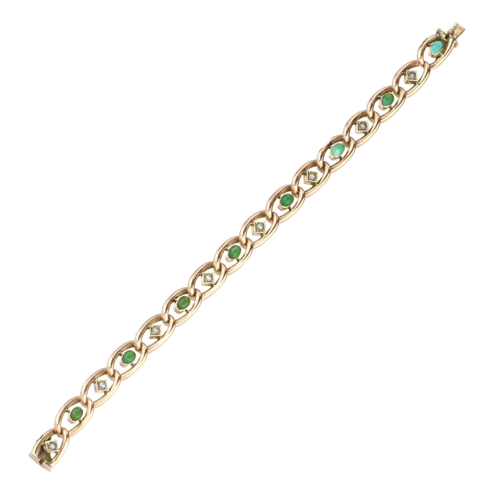 AN ANTIQUE TURQUOISE AND PEARL BRACELET in yellow gold comprising sixteen curb links each set