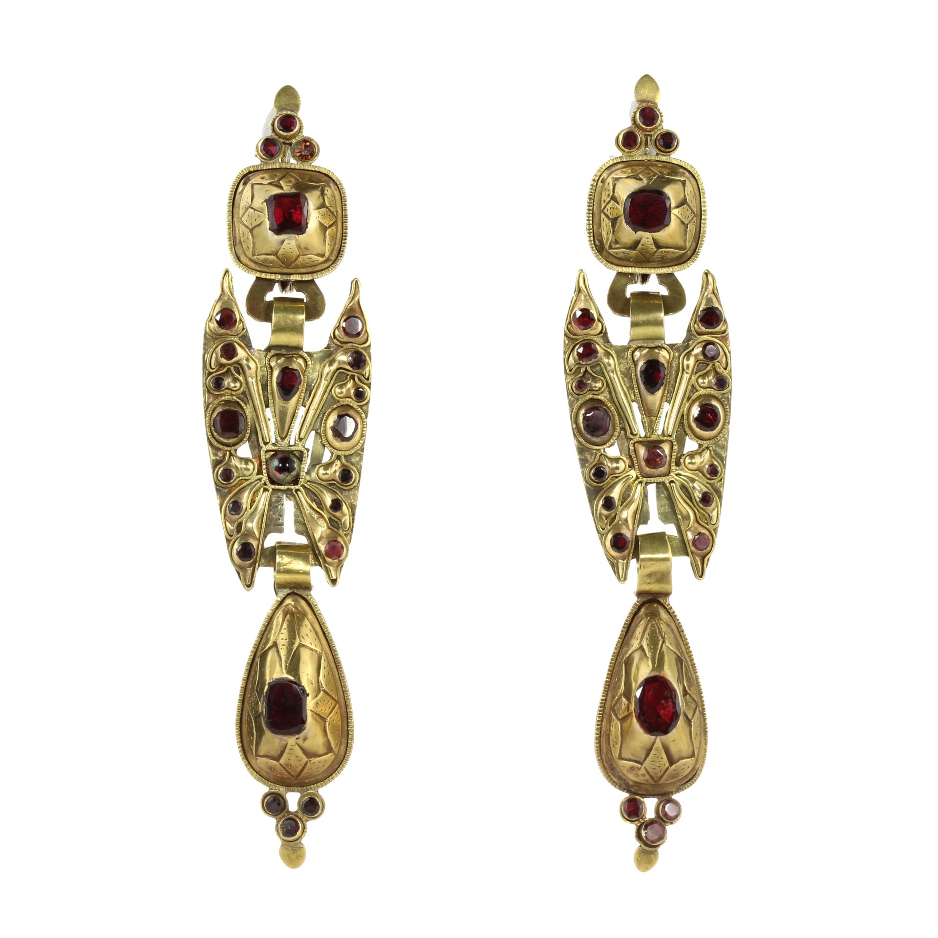 A PAIR OF ANTIQUE GARNET EARRINGS, CATALAN CIRCA 1790 in high carat yellow gold, each formed of