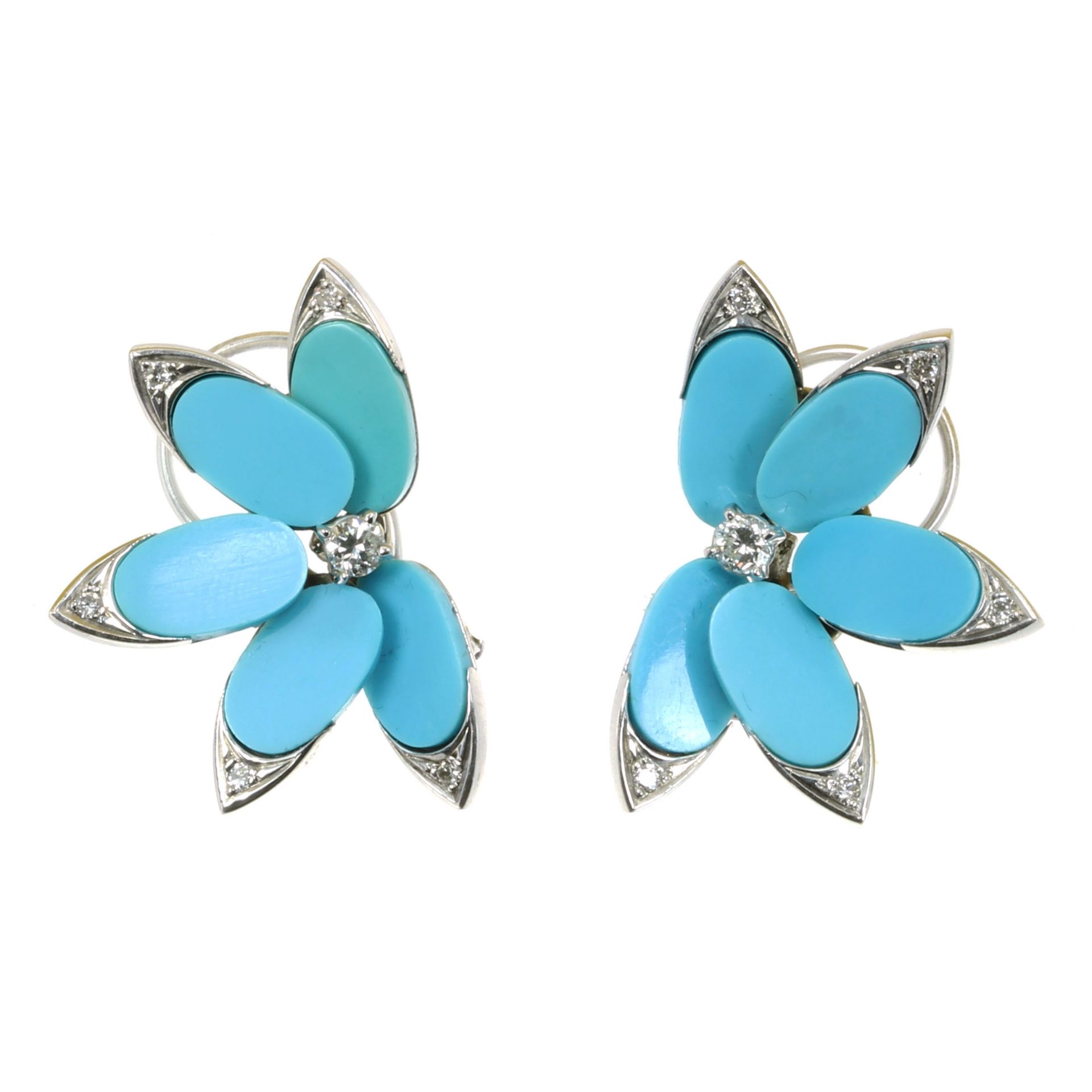 A PAIR OF TURQUOISE AND DIAMOND CLIP EARRINGS in white gold, each designed as a fan of carved pieces
