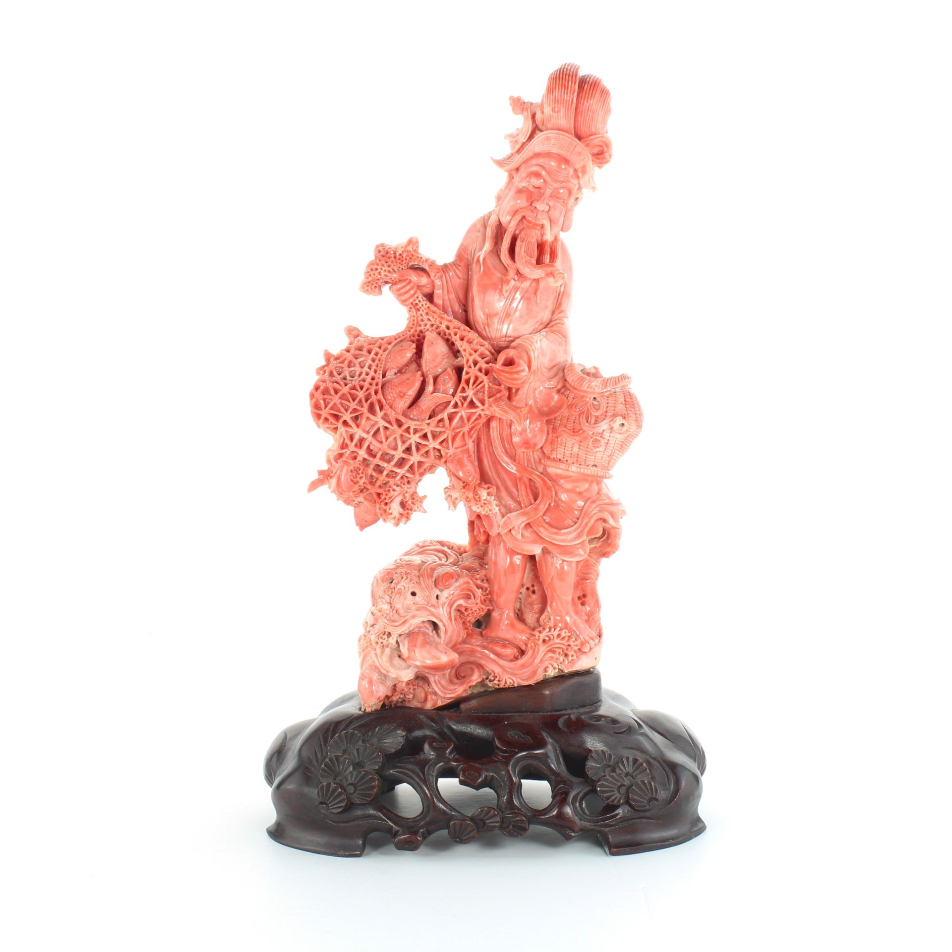 AN ANTIQUE CHINESE CARVED CORAL STATUE carved in detail to depict an elderly gentleman in