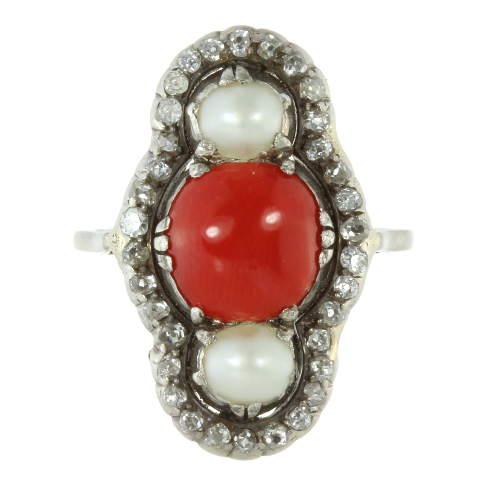 AN ANTIQUE CORAL, NATURAL PEARL AND DIAMOND RING in white gold or platinum, the elongated face set