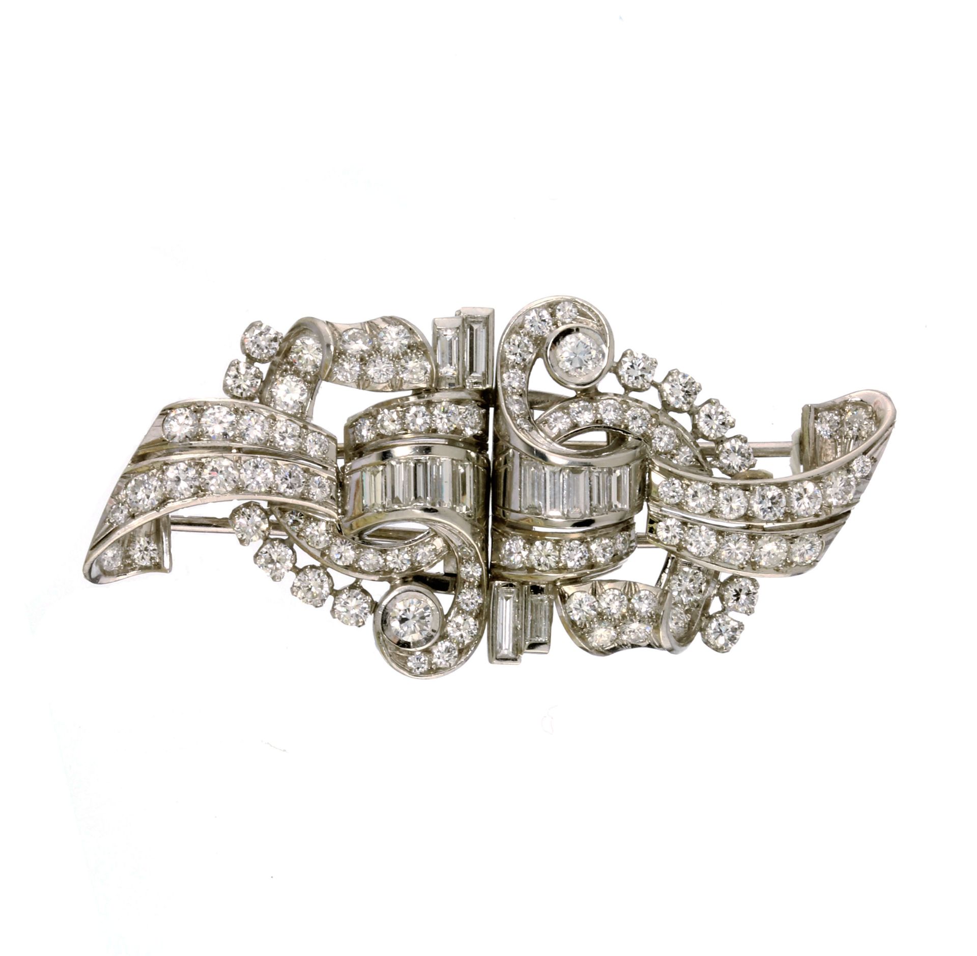 AN ANTIQUE DIAMOND DOUBLE CLIP BROOCH in platinum or white gold, designed as interlocking