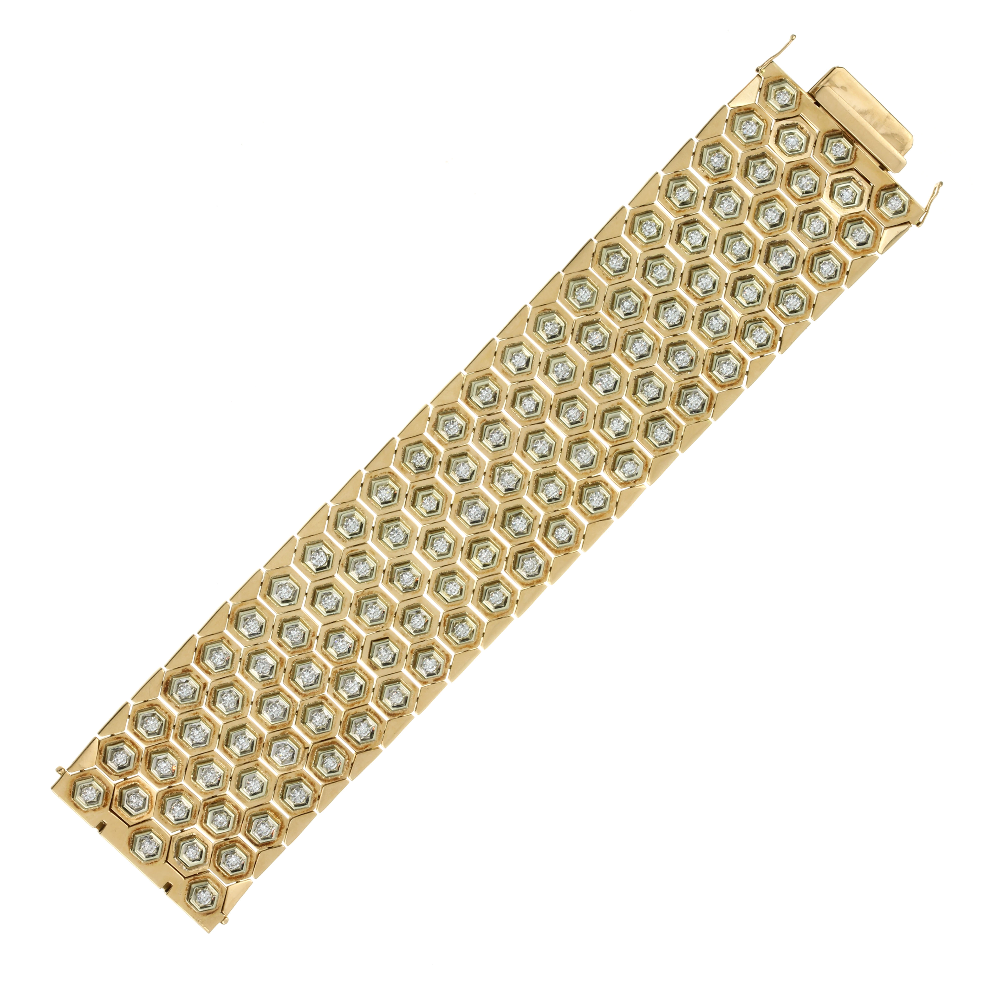 A DIAMOND FANCY LINK BRACELET in 18ct yellow gold, probably Italian, comprising five rows of