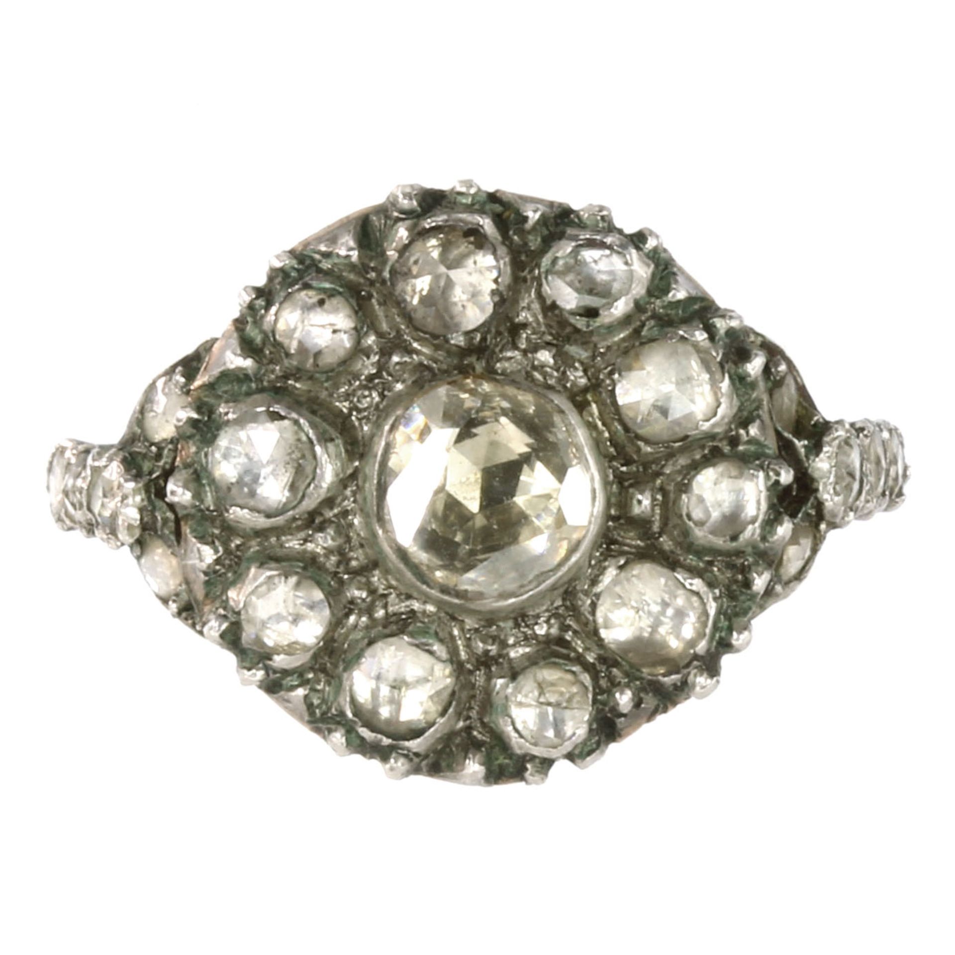 AN ANTIQUE DIAMOND CLUSTER RING in high carat yellow gold and silver set with a central rose cut