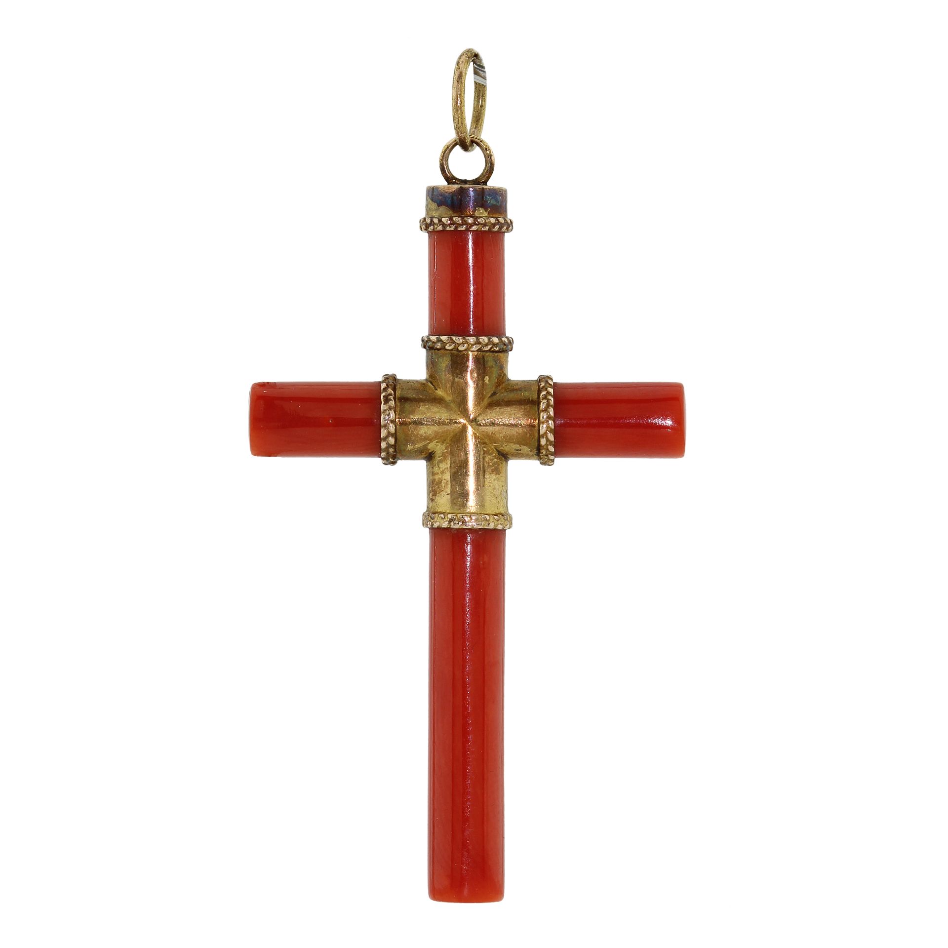 A CORAL CRUCIFIX / CROSS PENDANT in yellow gold, in the form of a cross, the gold centre holding