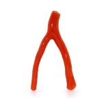 A CORAL WISHBONE TWIG JEWEL of bifurcated form, 5.0cm, 3.1g.