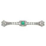AN ANTIQUE COLOMBIAN EMERALD AND DIAMOND BROOCH CIRCA 1915 in white gold or platinum, set with a