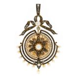 AN ANTIQUE PEARL AND DIAMOND PENDANT in high carat yellow gold and silver, set with a central floral