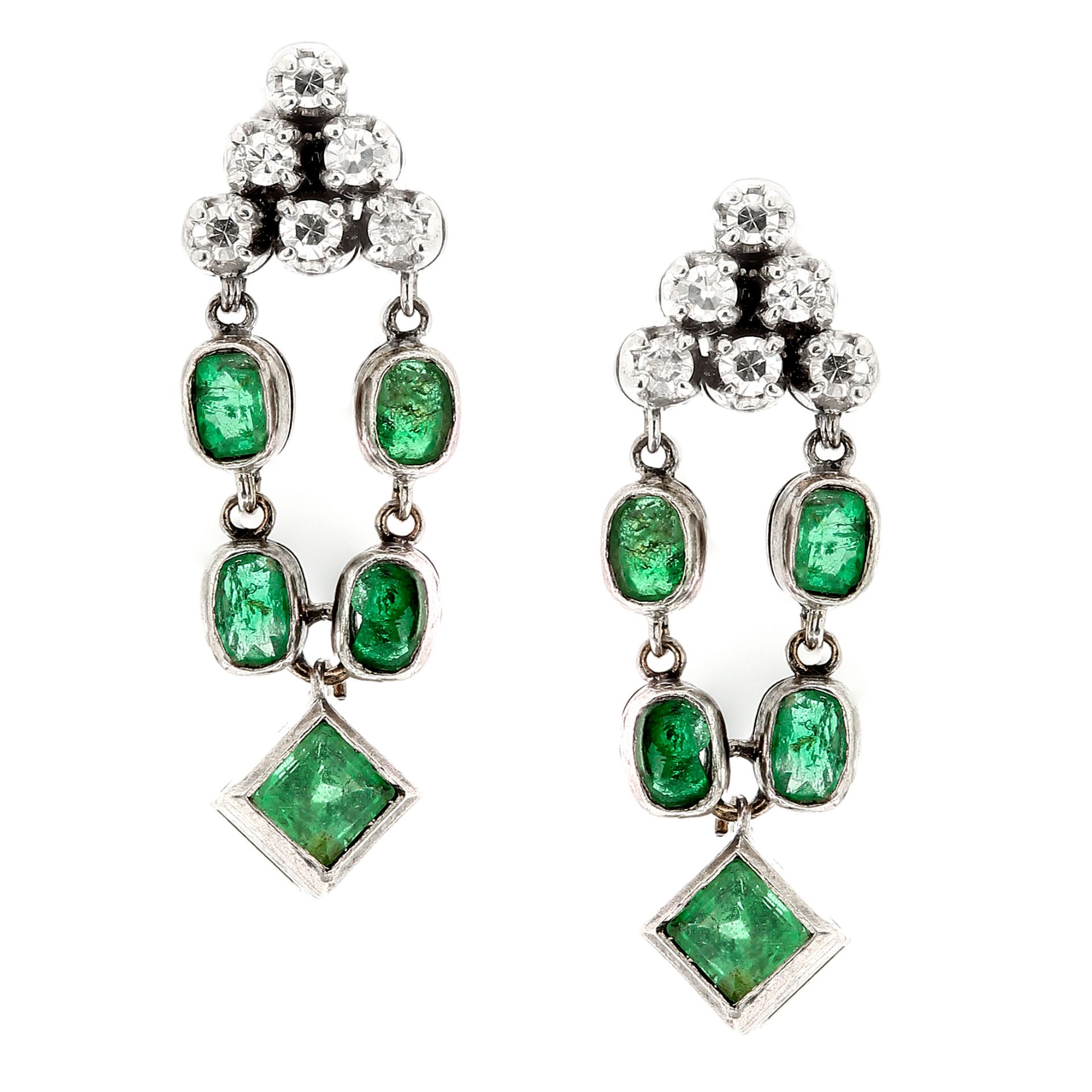 A PAIR OF EMERALD AND DIAMOND DROP EARRINGS in white gold or platinum, each with a triangular