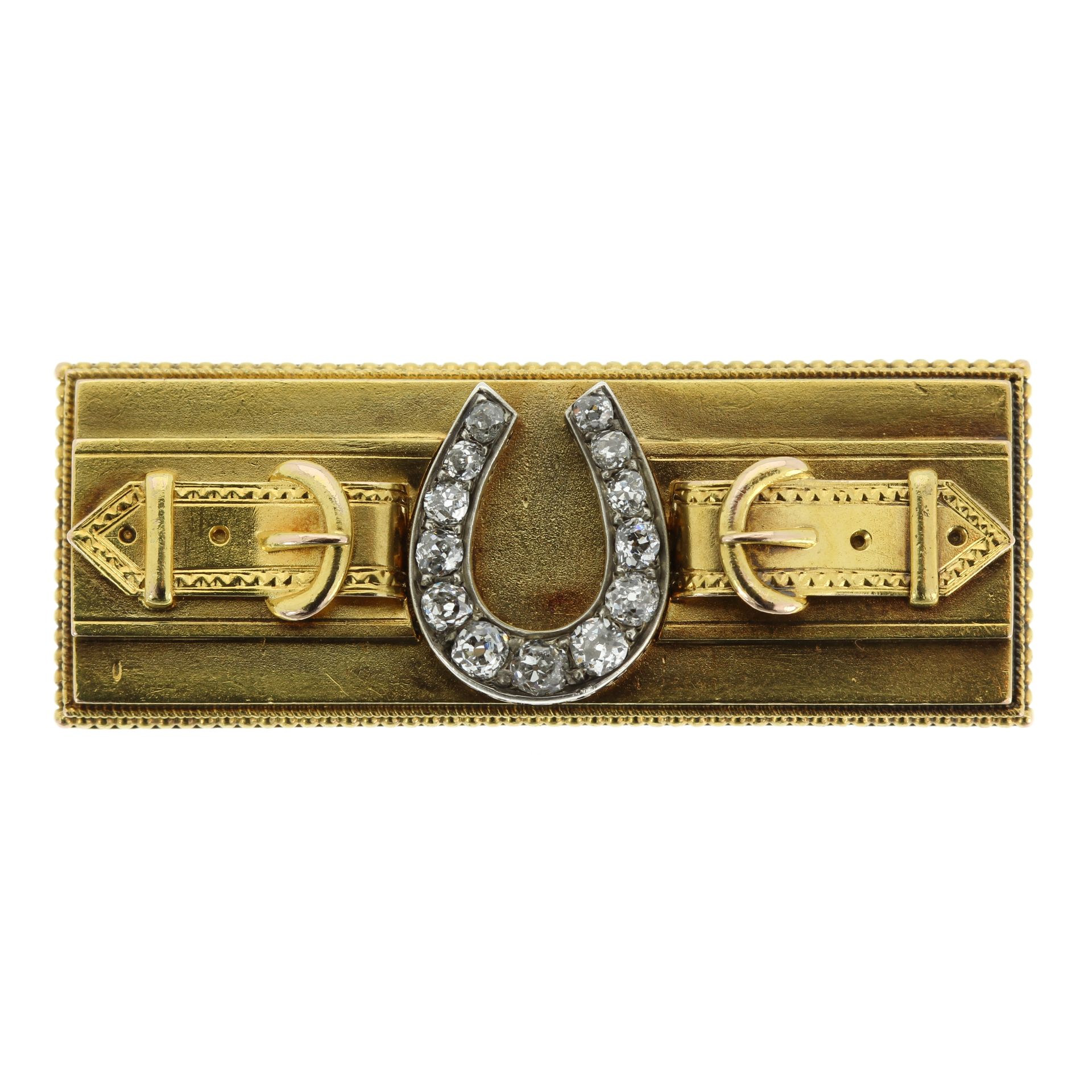 AN ANTIQUE DIAMOND HORSESHOE AND BUCKLE BROOCH in yellow gold, the gold bar set at the centre with a