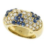 A SAPPHIRE AND DIAMOND DRESS RING in 18ct yellow gold, comprising a half hoop of round cut