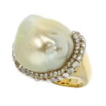 A PEARL AND DIAMOND COCKTAIL RING in high carat yellow gold, set with a large baroque pearl of 23.