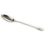 AN ANTIQUE GEORGE III STERLING SILVER SERVING / HASH SPOON, MAKER'S MARK RB, LONDON 1761 in