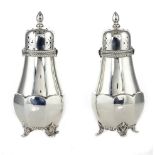 A PAIR OF ANTIQUE VICTORIAN STERLING SILVER SUGAR CASTORS BY JOHN ROUND & SONS, SHEFFIELD 1900