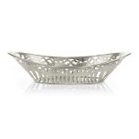 AN ANTIQUE EDWARDIAN STERLING SILVER BON BON DISH BY DEAKIN & FRANCIS, BIRMINGHAM 1906 of oval form,