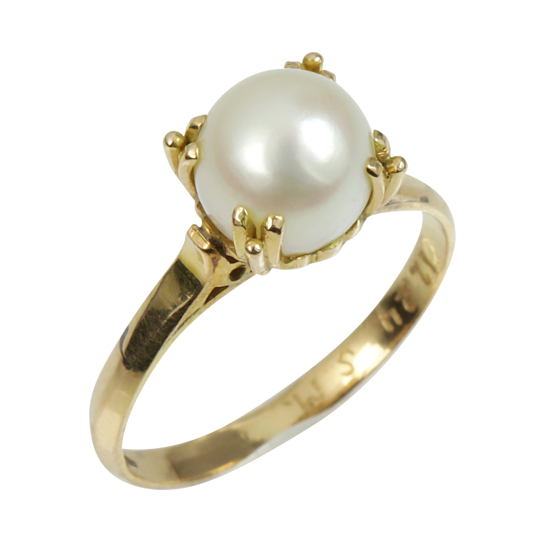 A PEARL DRESS RING in 18ct yellow gold set with a pearl of 7.7mm, stamped K18, size M / 6.25, 2.5g.