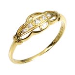 AN ANTIQUE DIAMOND FIVE STONE RING in 18ct yellow gold, set with a row of five graduated single