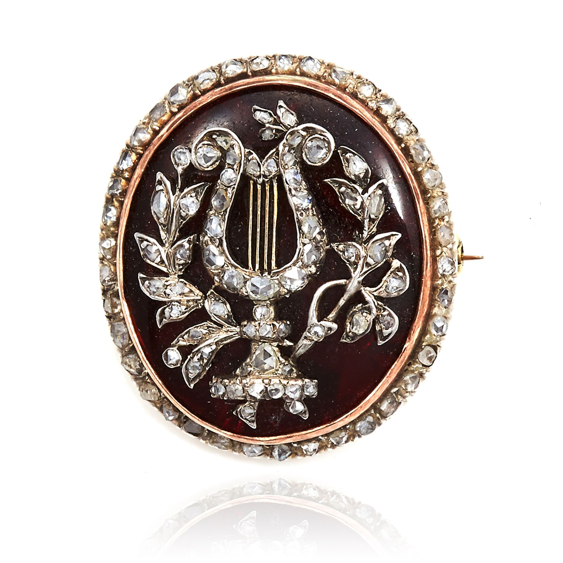 AN ANTIQUE DIAMOND AND GARNET BROOCH, EARLY 19TH CENTURY in high carat yellow gold, the oval body
