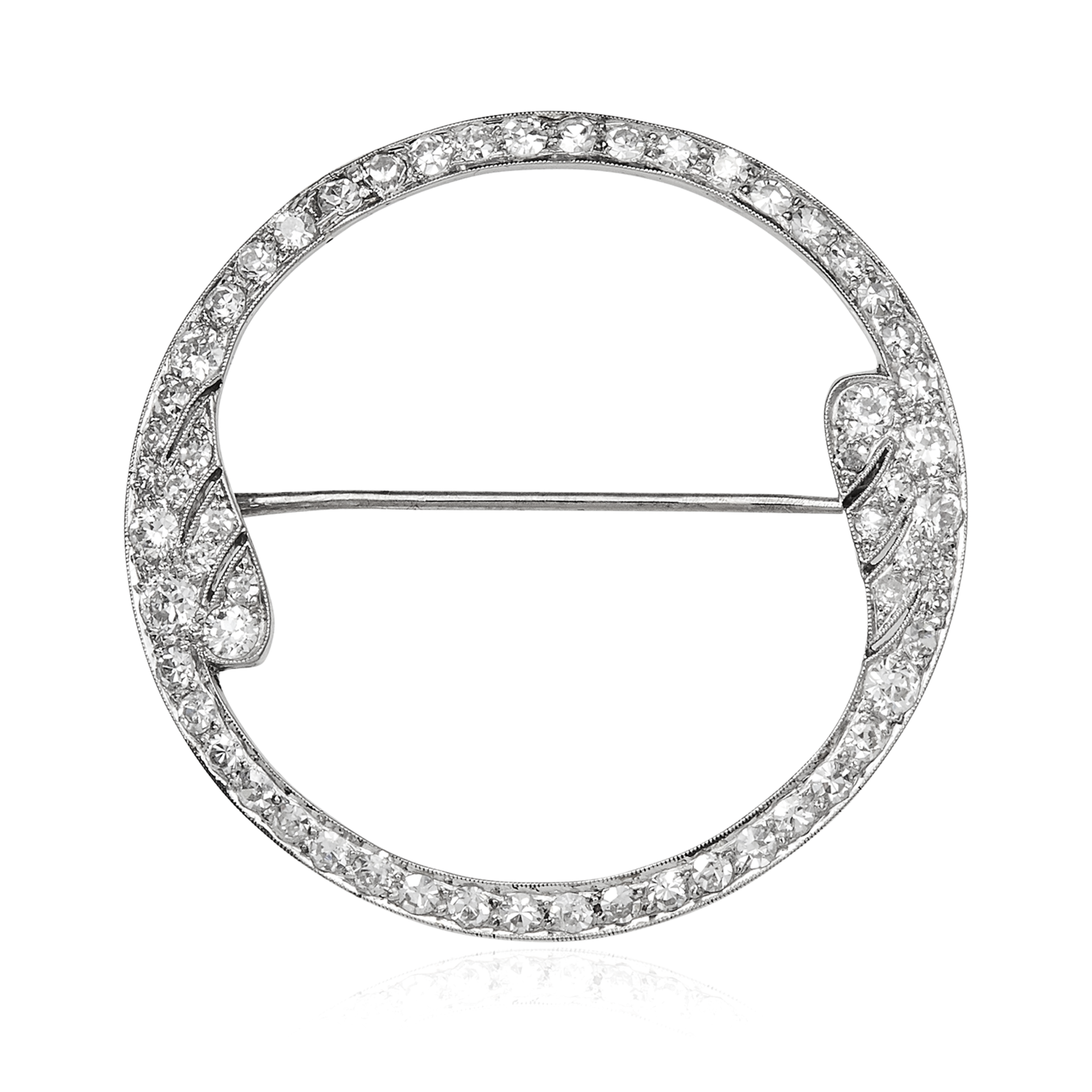 AN ANTIQUE DIAMOND BROOCH, LACHLOCHE CIRCA 1930 in platinum or white gold, of stylised circular