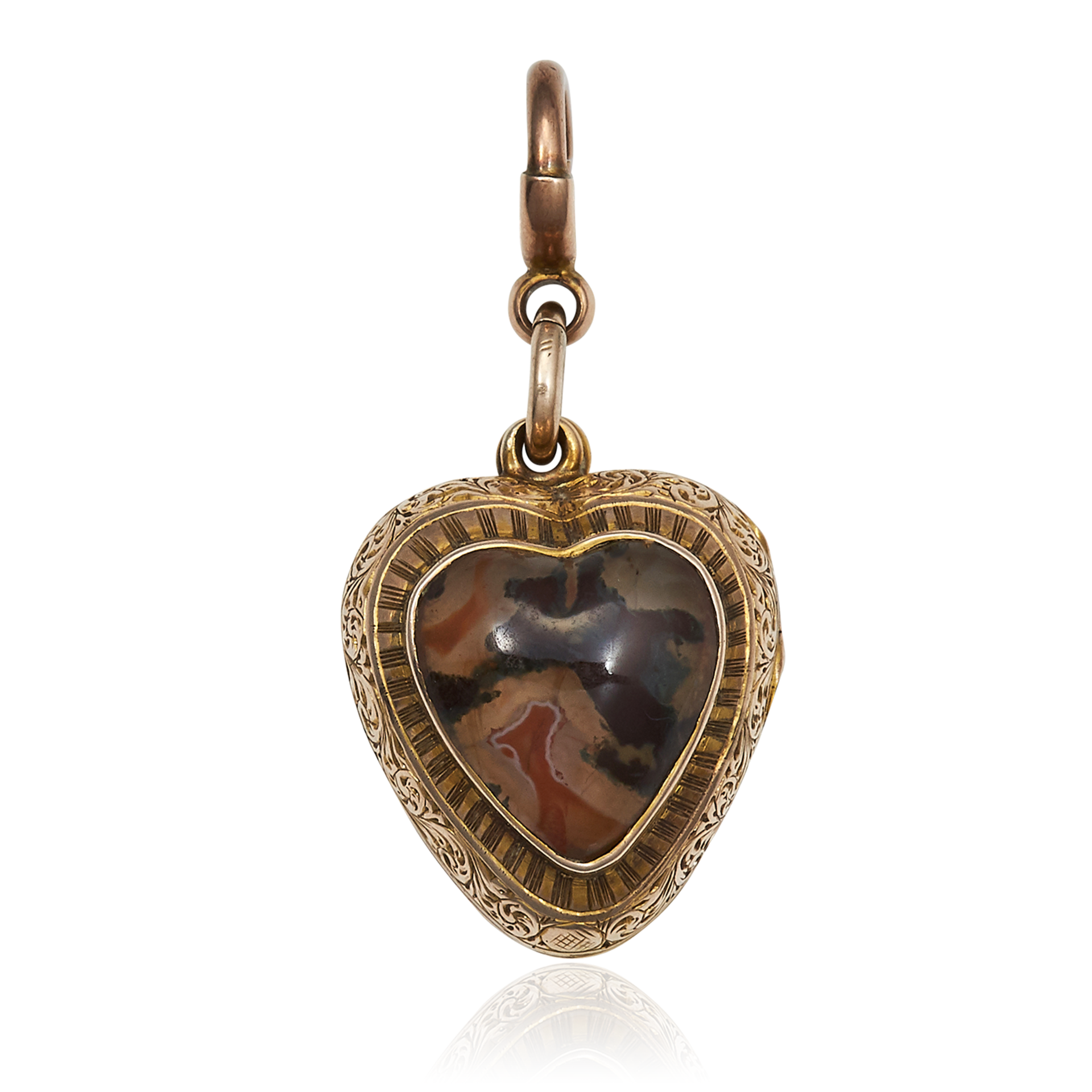 AN ANTIQUE AGATE PADLOCK PENDANT in yellow gold, set with a heart cut agate, with bright cut foliate