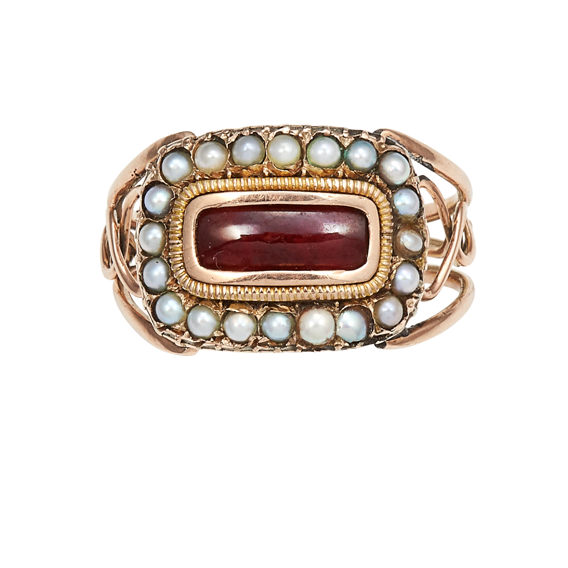 AN ANTIQUE GARNET AND SEED PEARL MOURNING RING, CIRCA 1830 in high carat yellow gold, set with an
