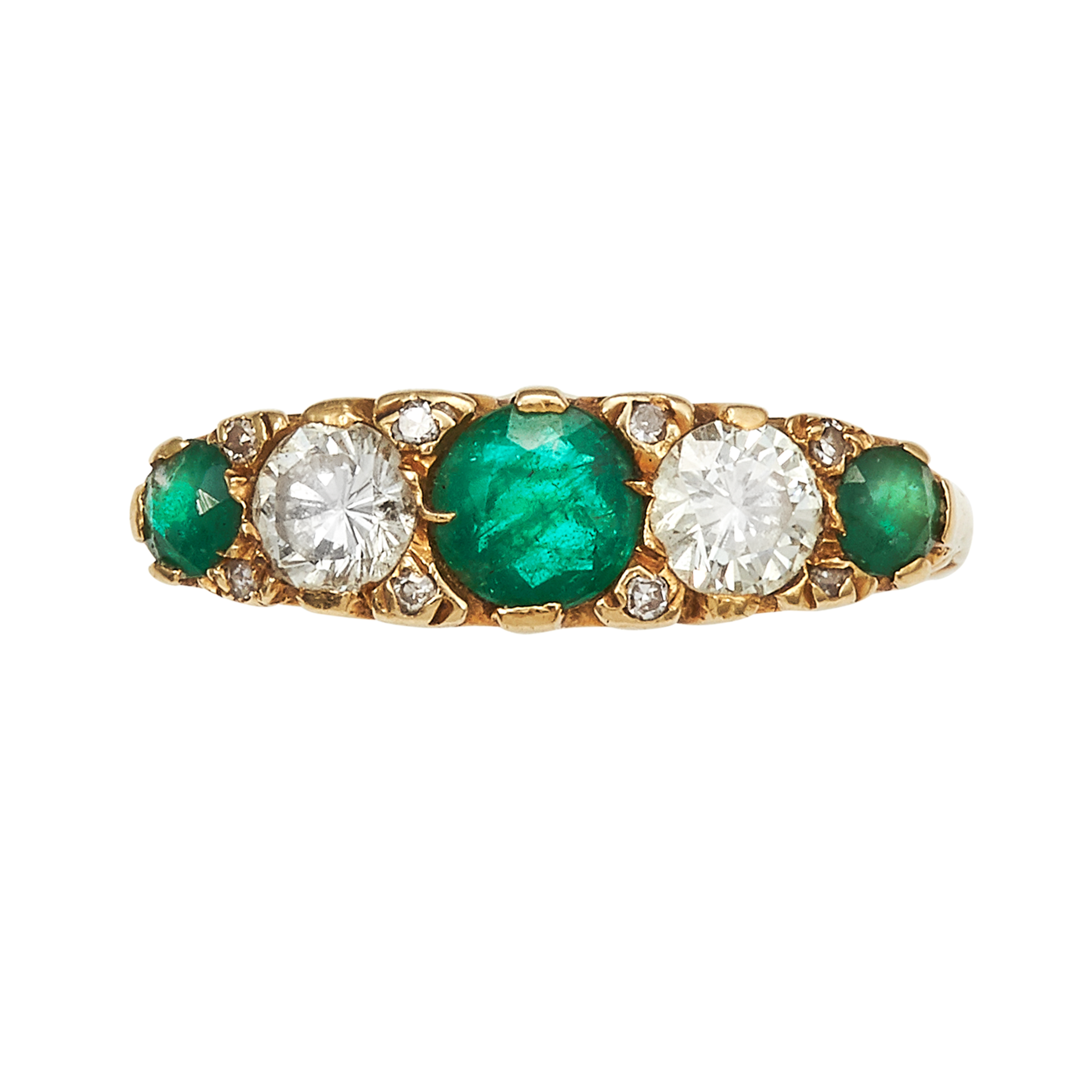 AN ANTIQUE EMERALD AND DIAMOND FIVE STONE RING in 18ct yellow gold comprising a row of three