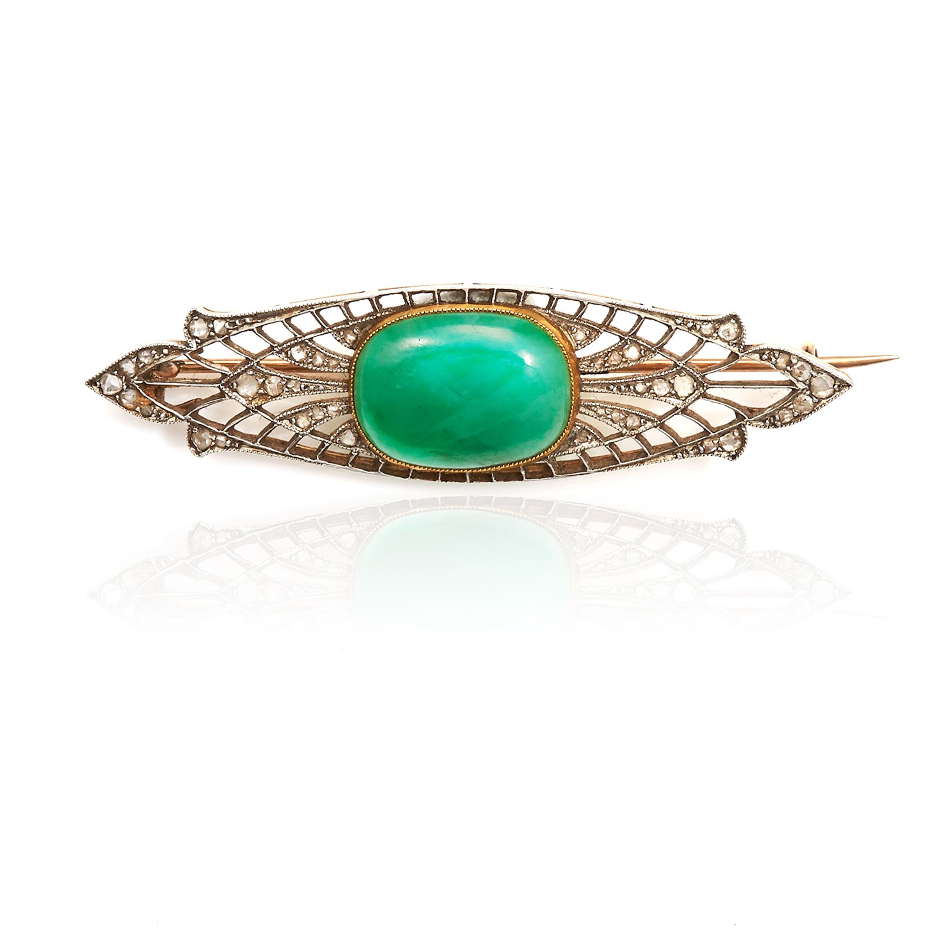 AN ANTIQUE JADEITE JADE AND DIAMOND BROOCH in yellow gold and platinum, set with a central oval