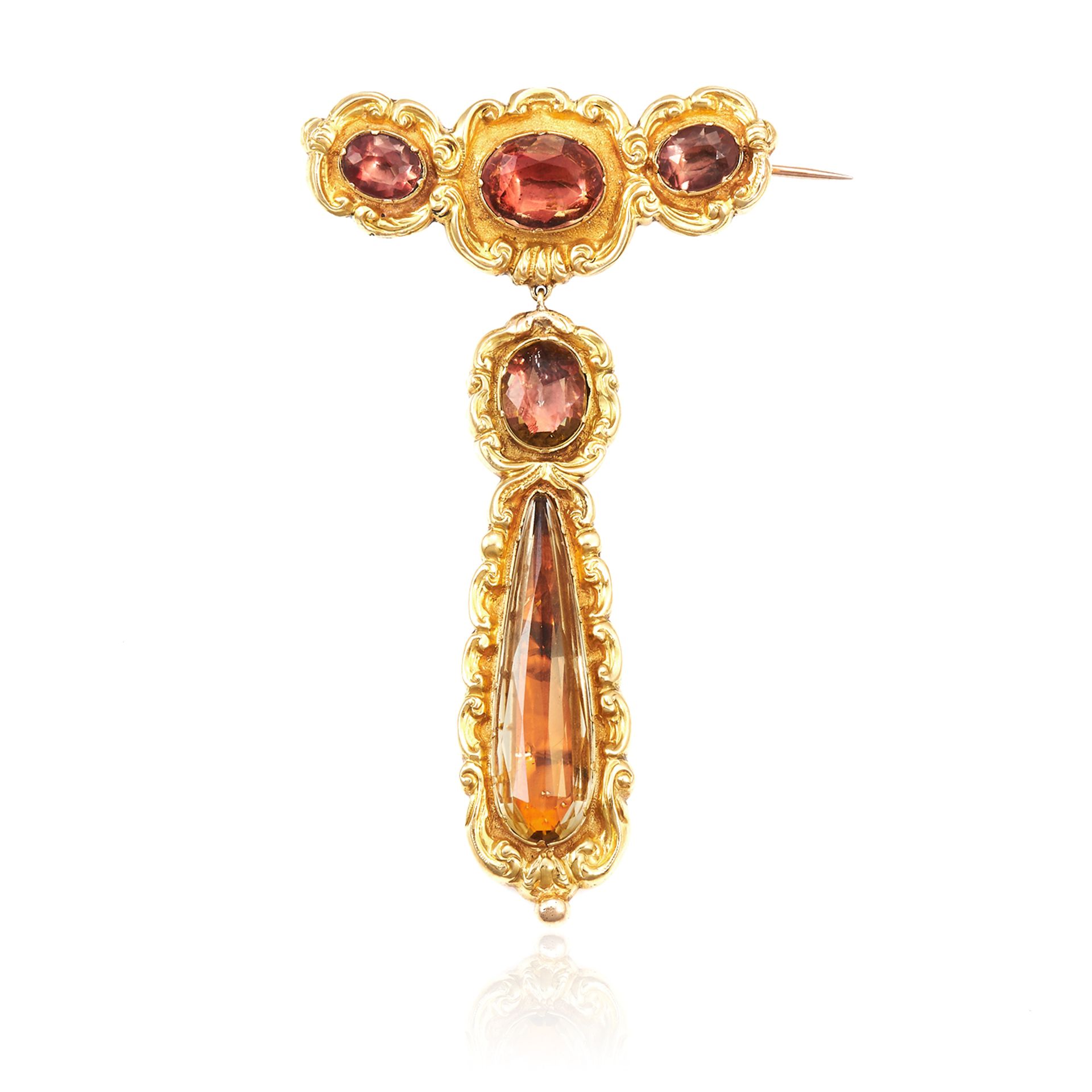 AN ANTIQUE FOILED TOPAZ BROOCH AND EARRINGS SUITE, EARLY 19TH CENTURY in high carat yellow gold,