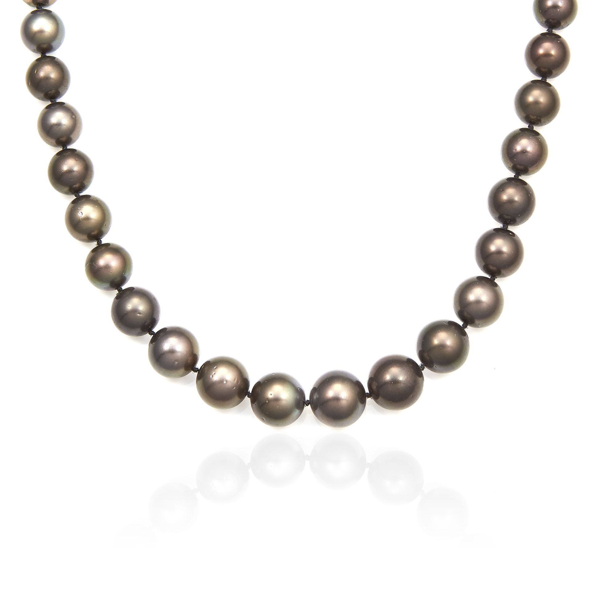 A TAHITIAN PEARL AND DIAMOND NECKLACE in white gold, comprising a single row of thirty five