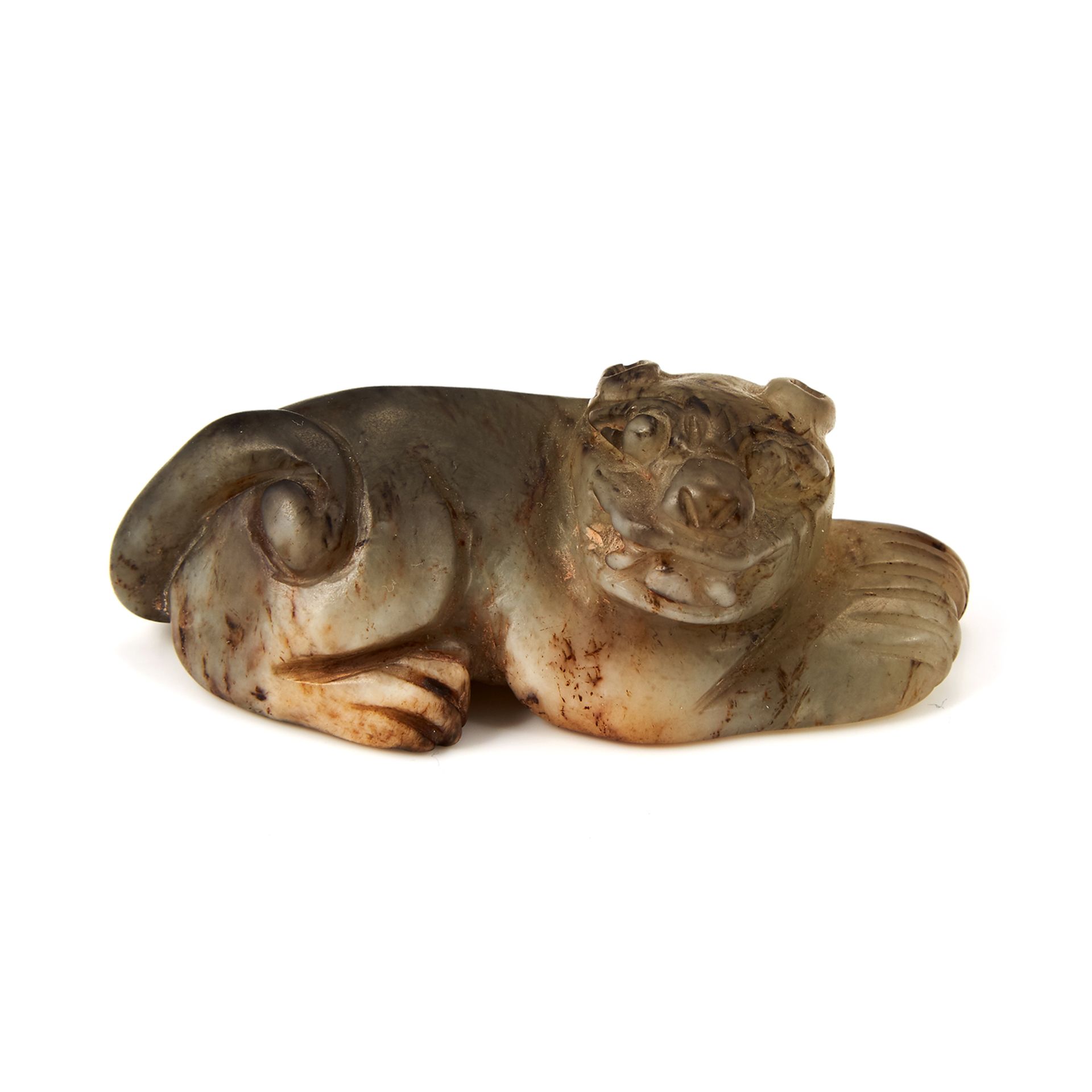 AN ANTIQUE CHINESE JADE LION STATUE, QING DYNASTY carved to depict a recumbent lion, 6.5cm, 49g.