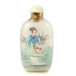 AN ANTIQUE CHINESE PAINTED GLASS SNUFF BOTTLE, CIRCA 1920 with painted scenes of ladies, 8.0cm.