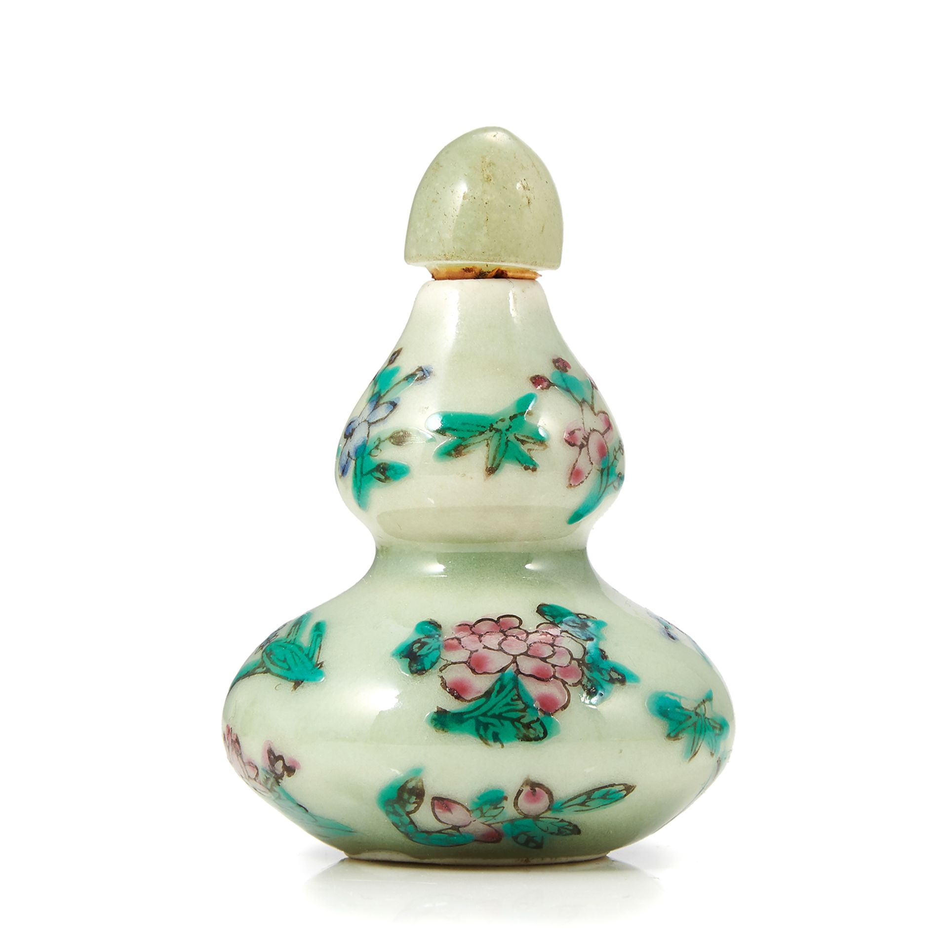 A CHINESE PORCELAIN SNUFF BOTTLE painted with flowers, 6.5cm.